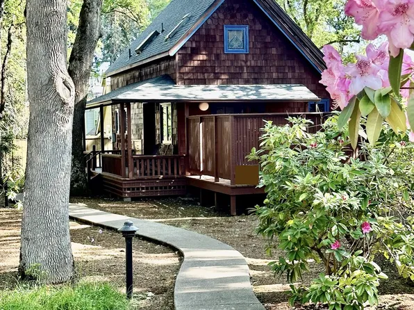 235 Spyglass Dr, Eugene, OR 97401