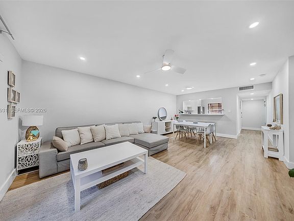 4th image of 130 S Cypress Rd APT 612