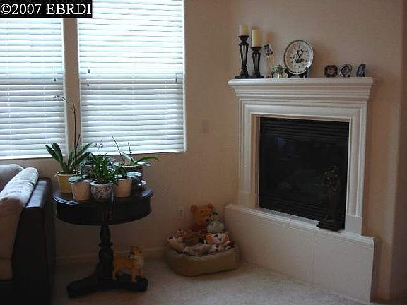 5th image of 211 Summer Ln