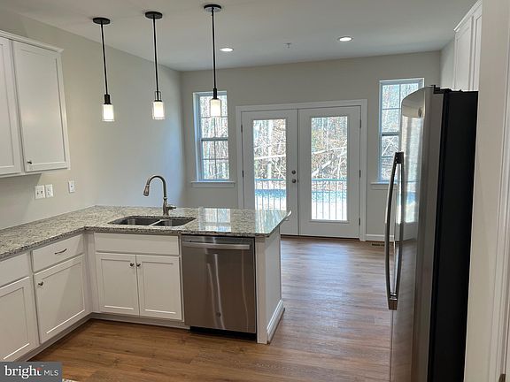 2nd image of 4950 Damaris Pl