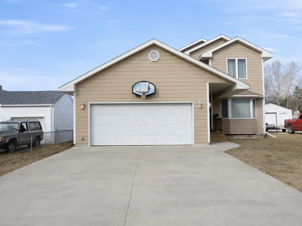 503 22nd St NW, Minot, ND 58703