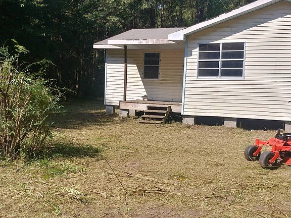 5th image of 143 Lawndale St