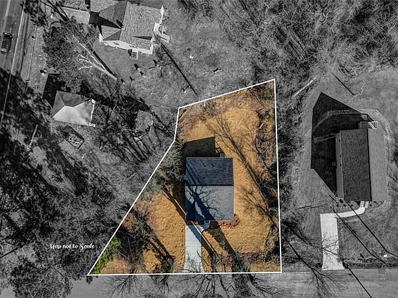 5th image of 415 Park Ln