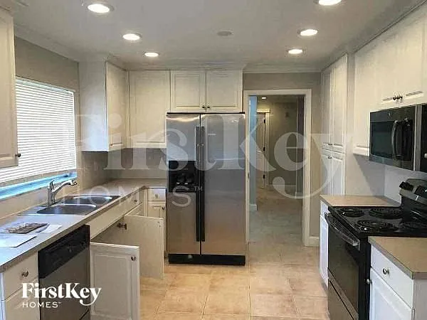 1376 Burtwood Dr — Photo 5