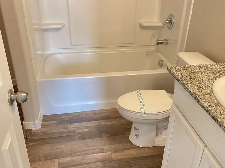 194 E Watson Pl — Photo 10