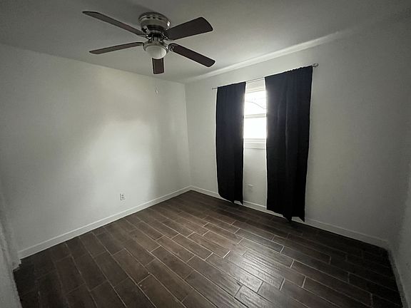 2nd image of 1604 Parkview Ln