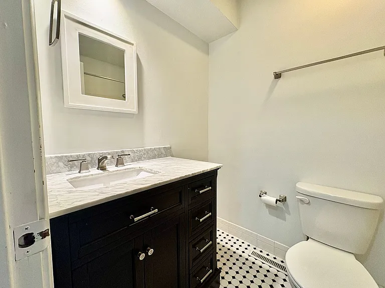 4420 Jarboe St — Photo 17