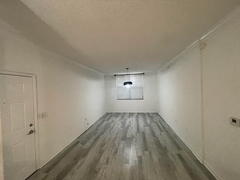 1919 Van Buren St #109A — Photo 8