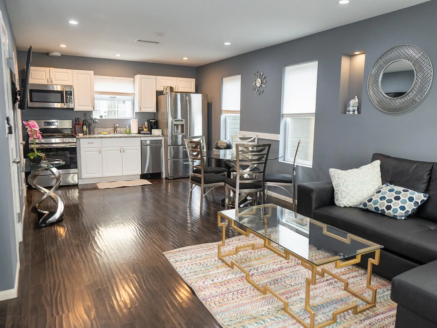 2 bed, 1200 sqft, $6,000 — Photo 4