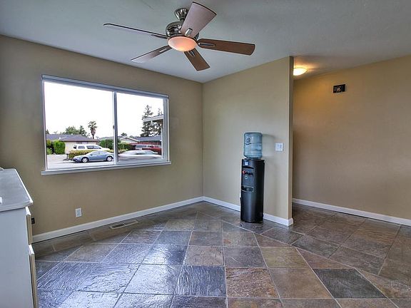 4th image of 861 Apricot Ln