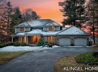 4055 Forest Point Dr, Norton Shores, MI