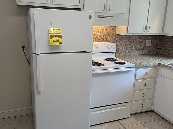 Kitchen~ Brand New Fridge