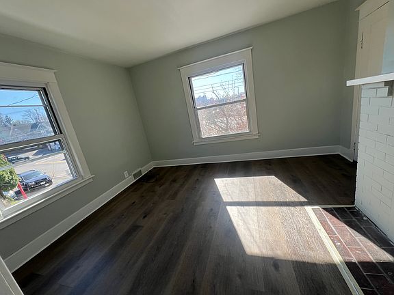 3rd image of 4 Jarvis St #2