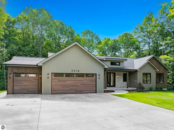 9378 E Summerfield Dr, Traverse City, MI 49684