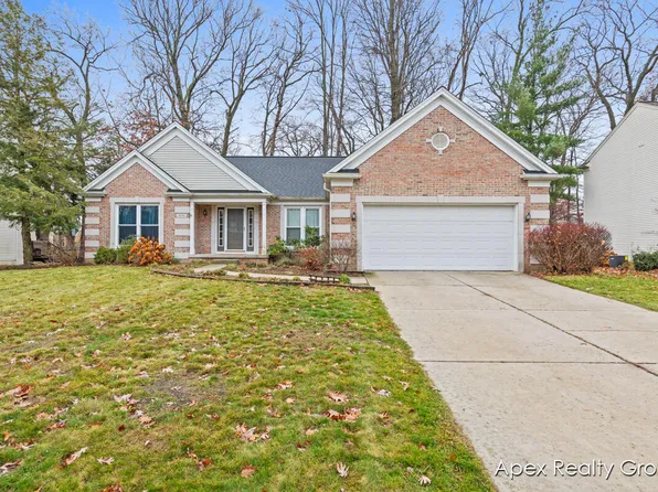 4690 Woodcreek Dr SE, Kentwood, MI 49546