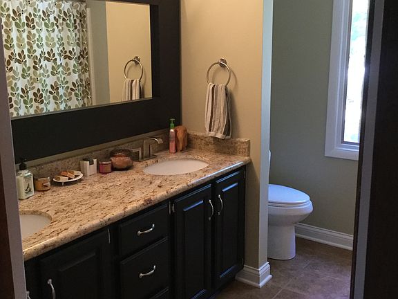 4th image of 381 Evergreen Ct