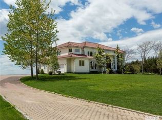 1 Half Moon Ln, Sands Point, NY 11050