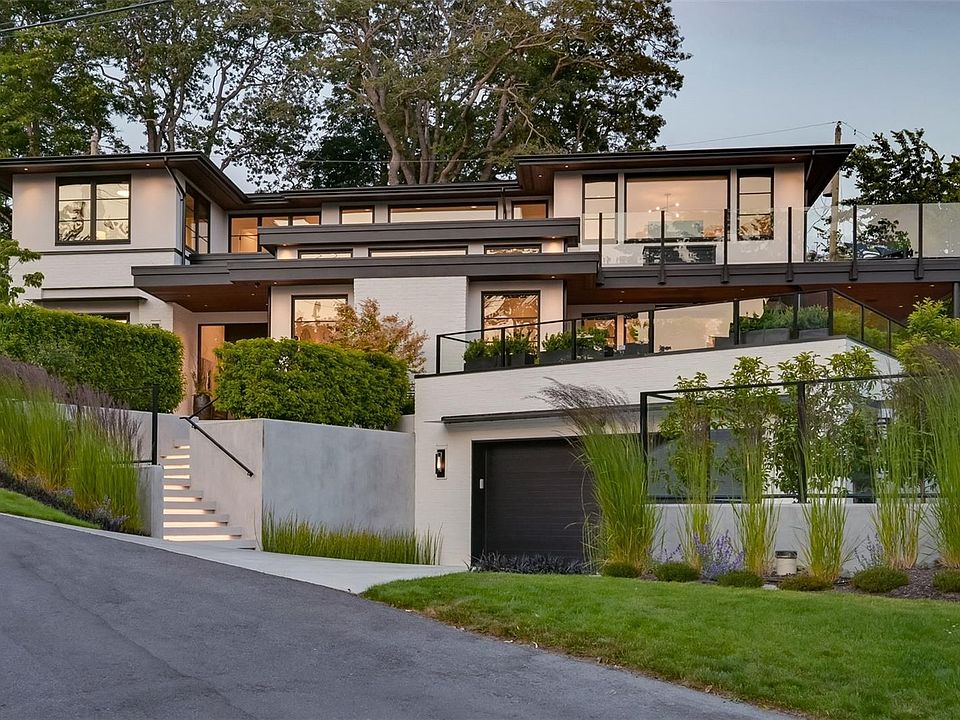 1st image of 717 Robleda Cres