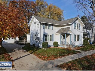 624 N 6th St, Manitowoc, WI 54220