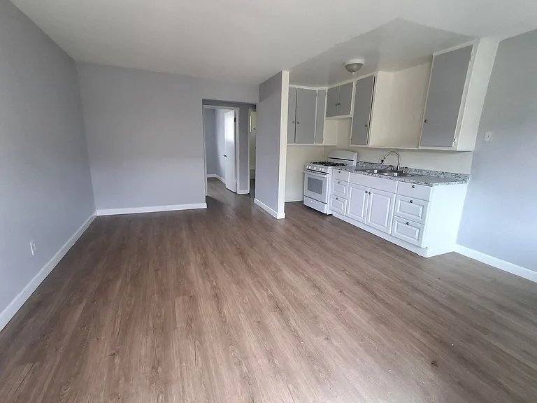3933-3943 La Rica Avenue — Photo 16