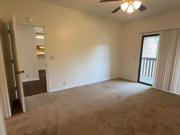 Creekwood Apartments — Photo 18