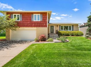 710 Chestnut Ct, Algonquin, IL 60102