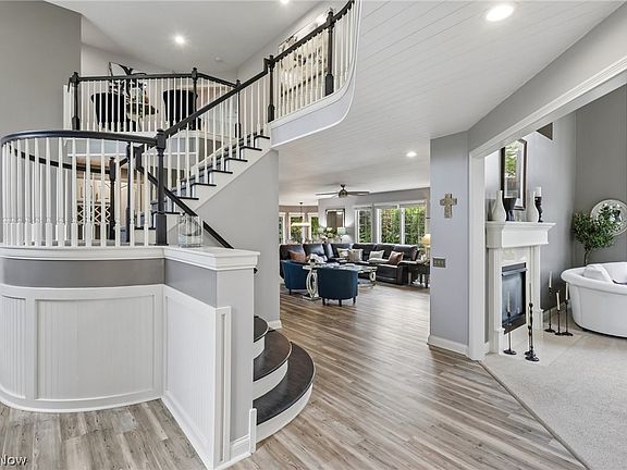 5th image of 3263 Excalibur Ave