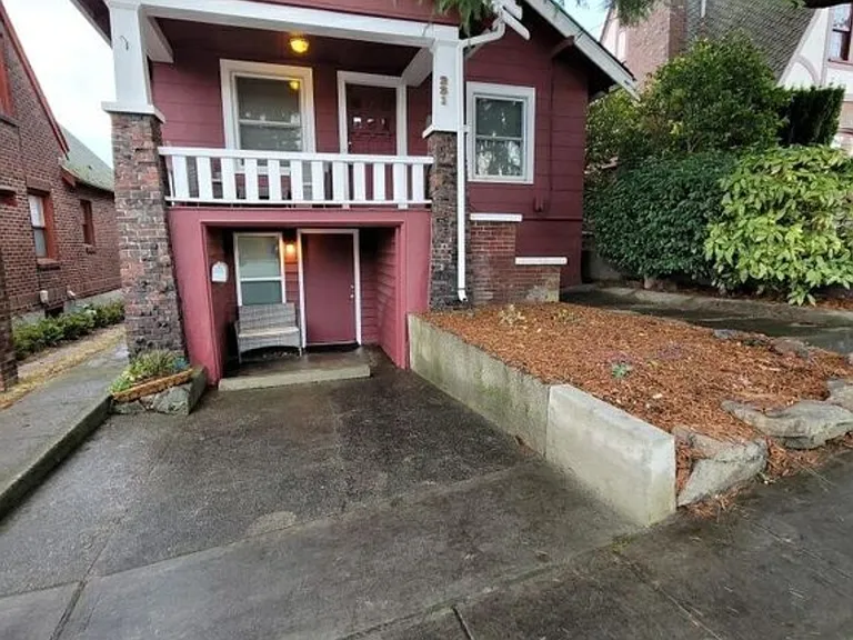 Looking at the duplex on 6th Steet.