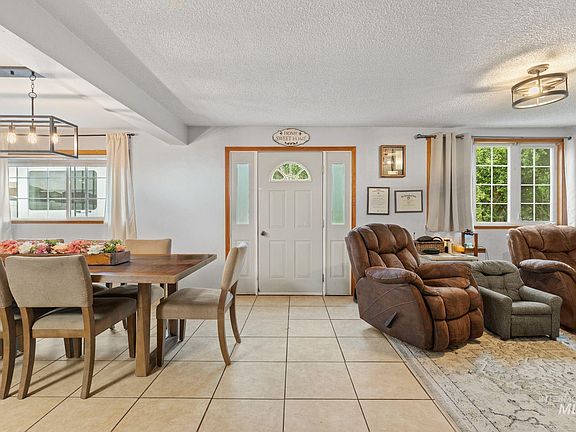 5th image of 2119 Ripon Ave