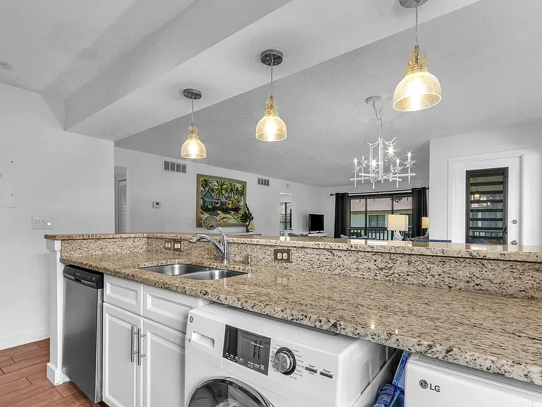 632 Brackenwood Cv — Photo 9