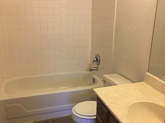 5th image of 1309 Hermitage Dr #1