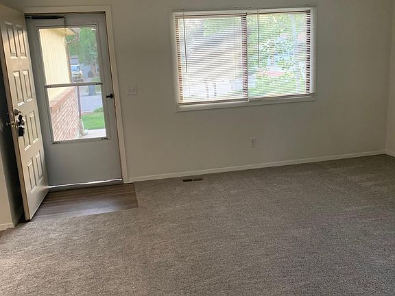 3rd image of 674 Peggy Ct