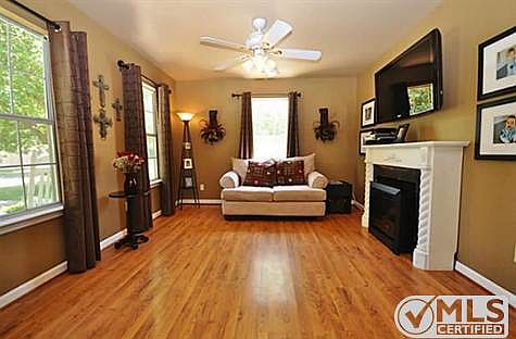 4th image of 117 Cynisca St