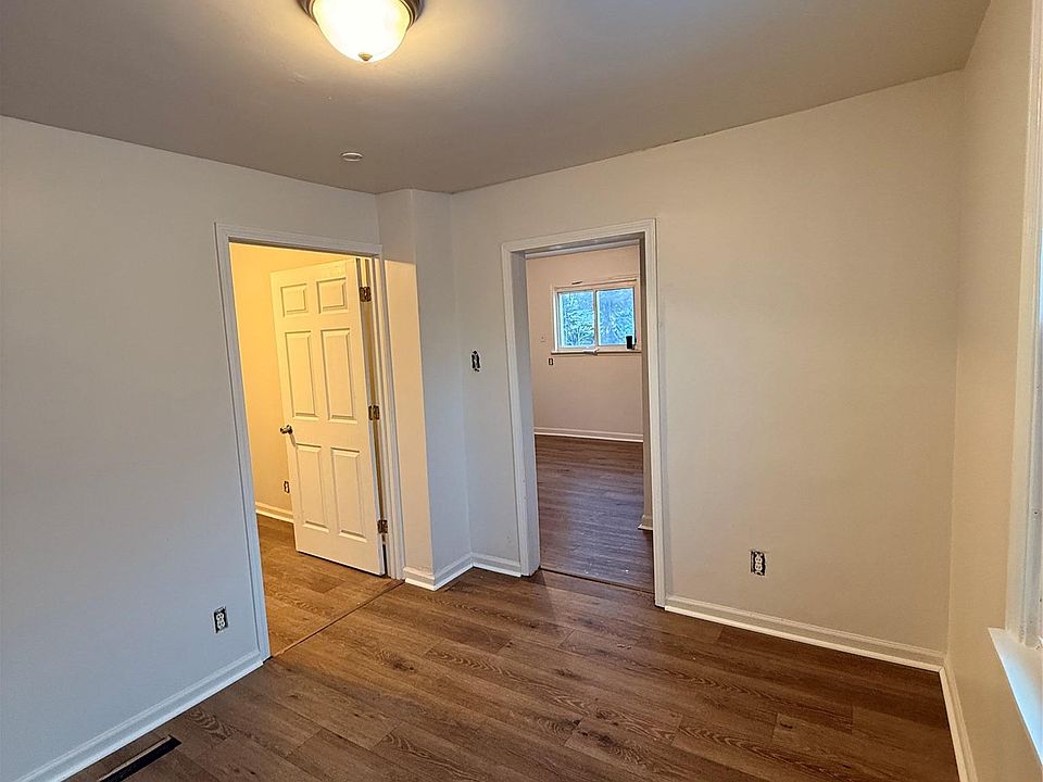 8468 Timken Ave, photo 2