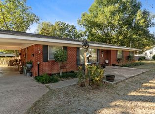 1812 Old Bay Springs Rd, Laurel, MS 39440