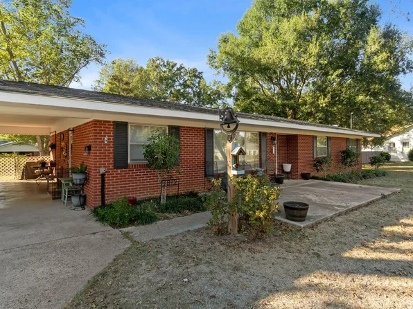 1812 Old Bay Springs Rd, Laurel, MS 39440