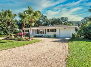 636 Honeysuckle Ln, Vero Beach, FL 32963