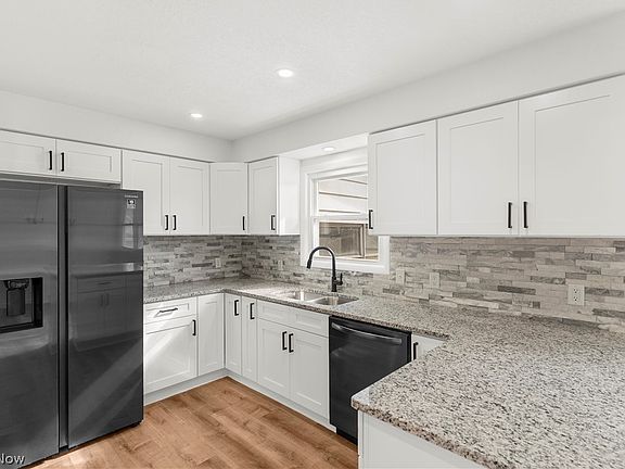 4th image of 529 Warren Ave