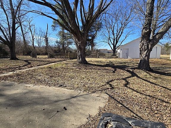 4th image of 922 S Giant City Rd