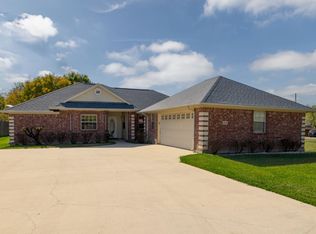 215 Runaway Bay Dr, Runaway Bay, TX 76426