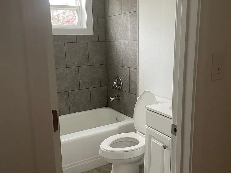 815 W Buford St — Photo 11