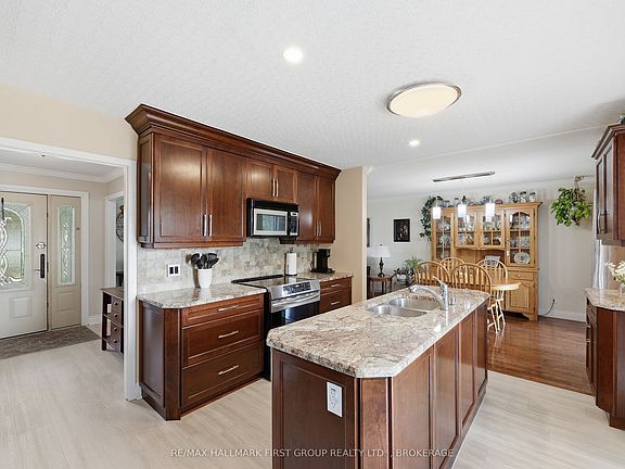 4th image of 1470 Sydenham Rd