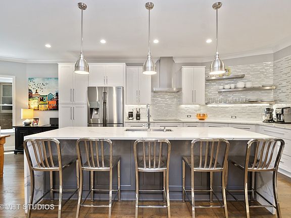 5th image of 2515 W Gunnison St #1