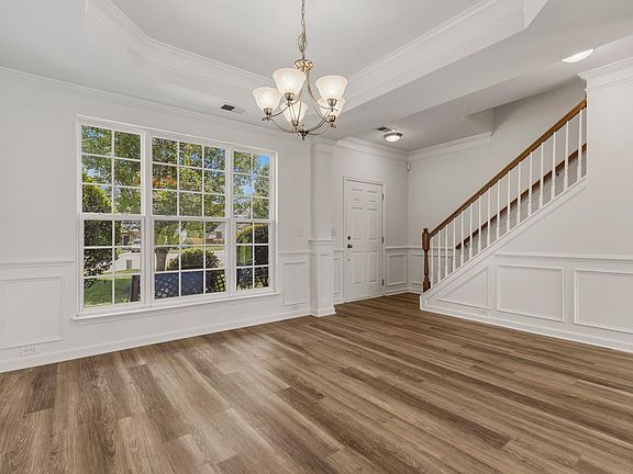5th image of 8 Carillon Ct