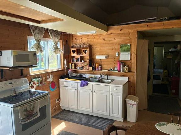 3rd image of 8397 Lovells Rd