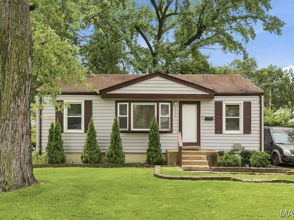 110 Saint Madeleine Ln, Florissant, MO 63031