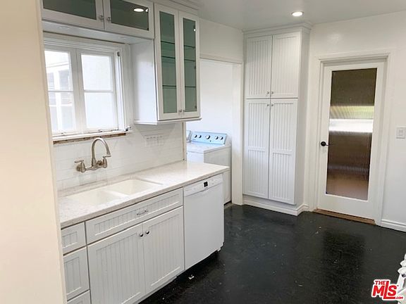 5th image of 4837 Katherine Ave