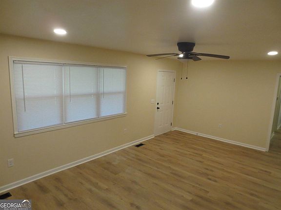 2nd image of 141 Wall St