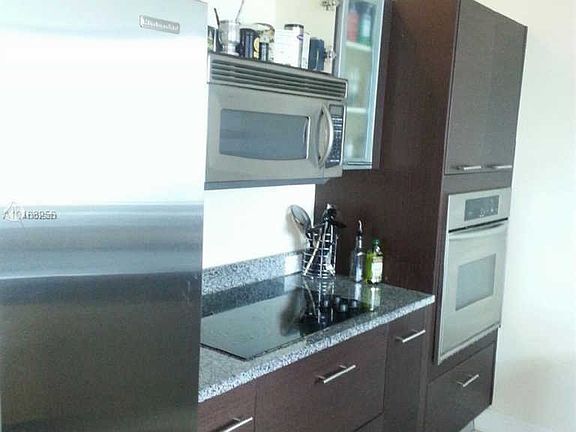 4th image of 3029 NE 188th St APT 401