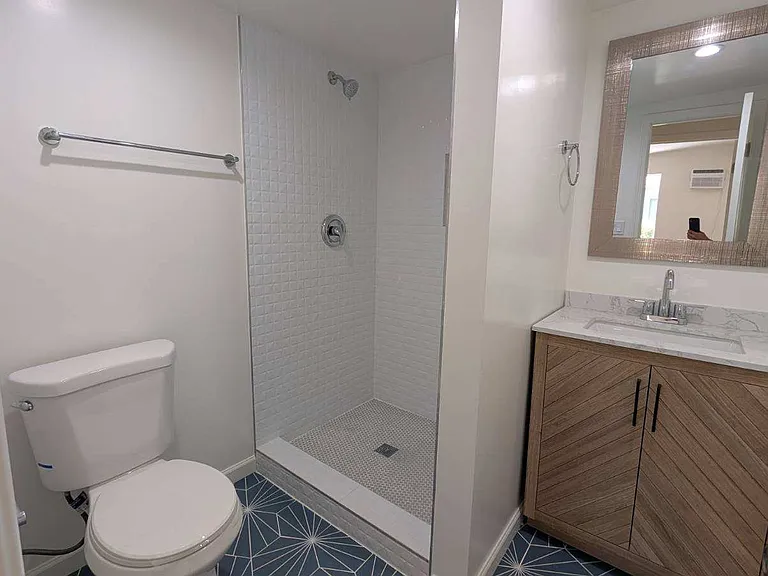 1354 W 36th Pl — Photo 4